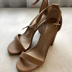 LKE NEW! Dream Pairs Nude/Tan Heels